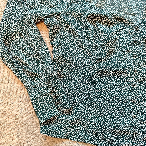 NWT Abercrombie & Fitch Floral Top Size L - Picture 14 of 14
